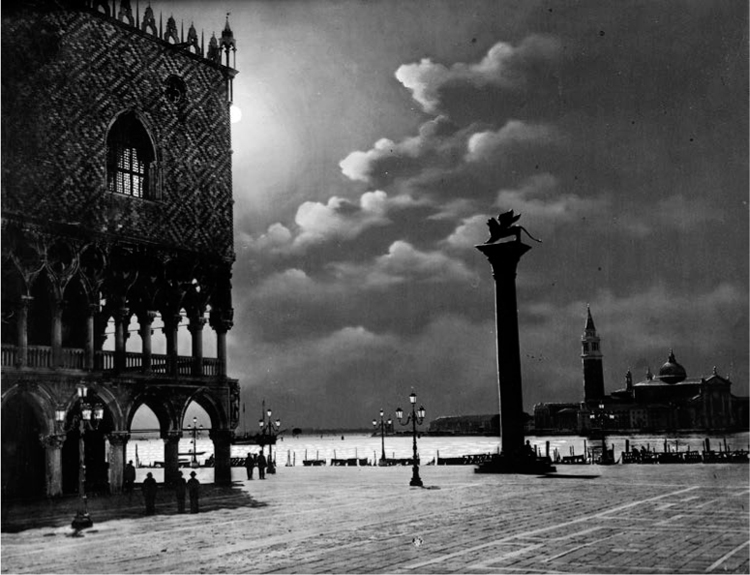 Figure 5. Venice (VE), Saint Mark’s piazzetta and Ducal Palace at night, photo, end of the nineteenth century. (Credit: Venezia, Archivio IRE, Fondo fotografico Tomaso Filippi, @IRE–Fondo Filippi)